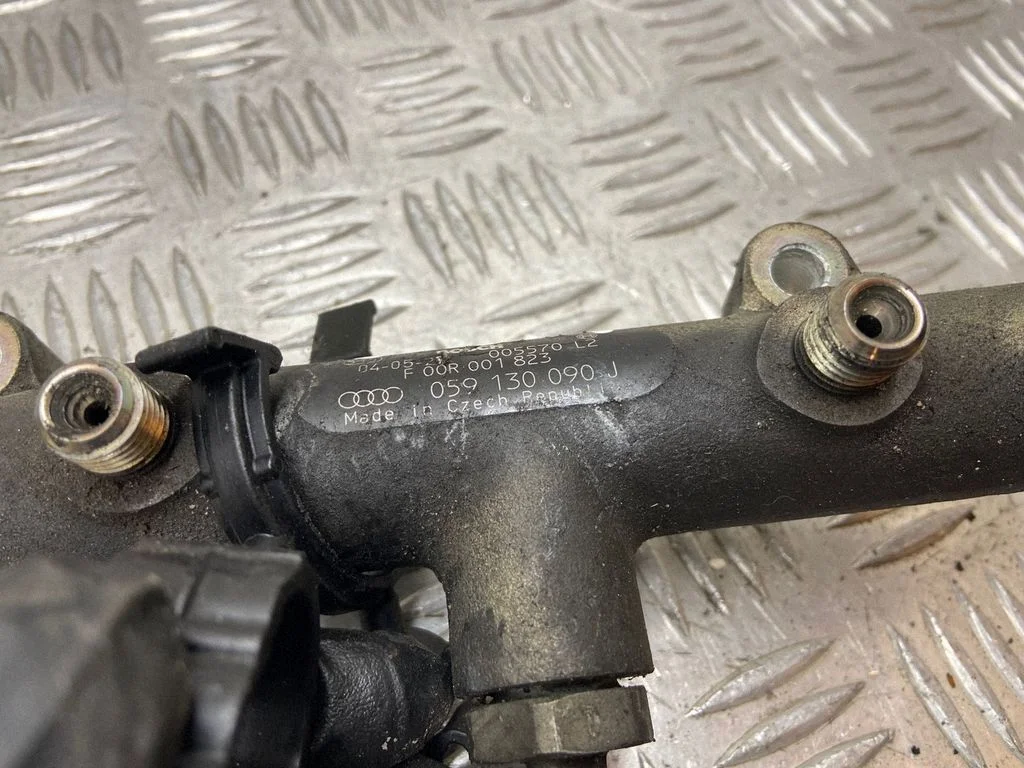 Fuel main line pipe 059130090J