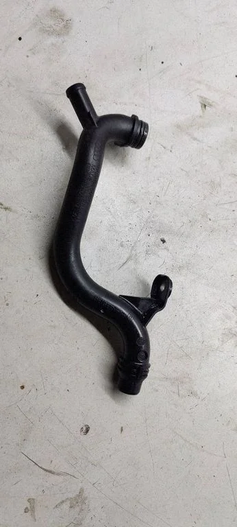 Engine coolant pipe/hose 06h121065D