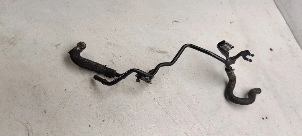 Engine coolant pipe/hose 04L121070ab