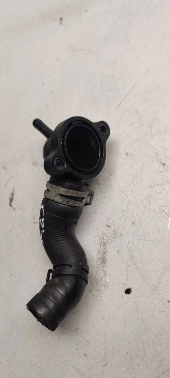 Engine coolant pipe/hose 04L121131aa