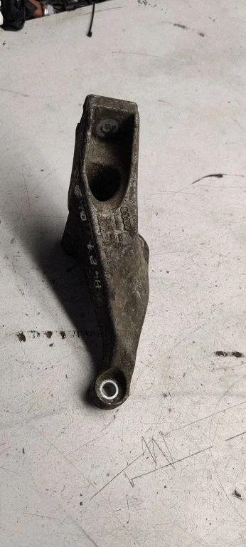 Engine mounting bracket 8e0199307s