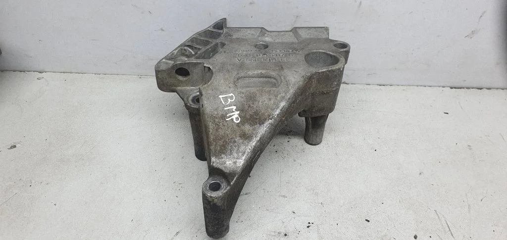 Mootori kinnituskronstein – Volkswagen Passat B6 (2005-2010)