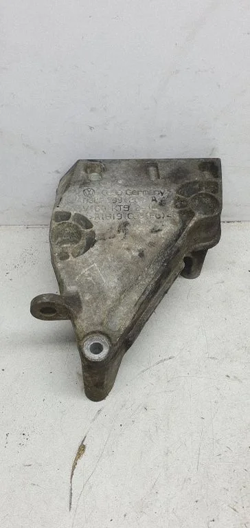 Engine mounting bracket – Volkswagen Polo V 6R (2009-2017)