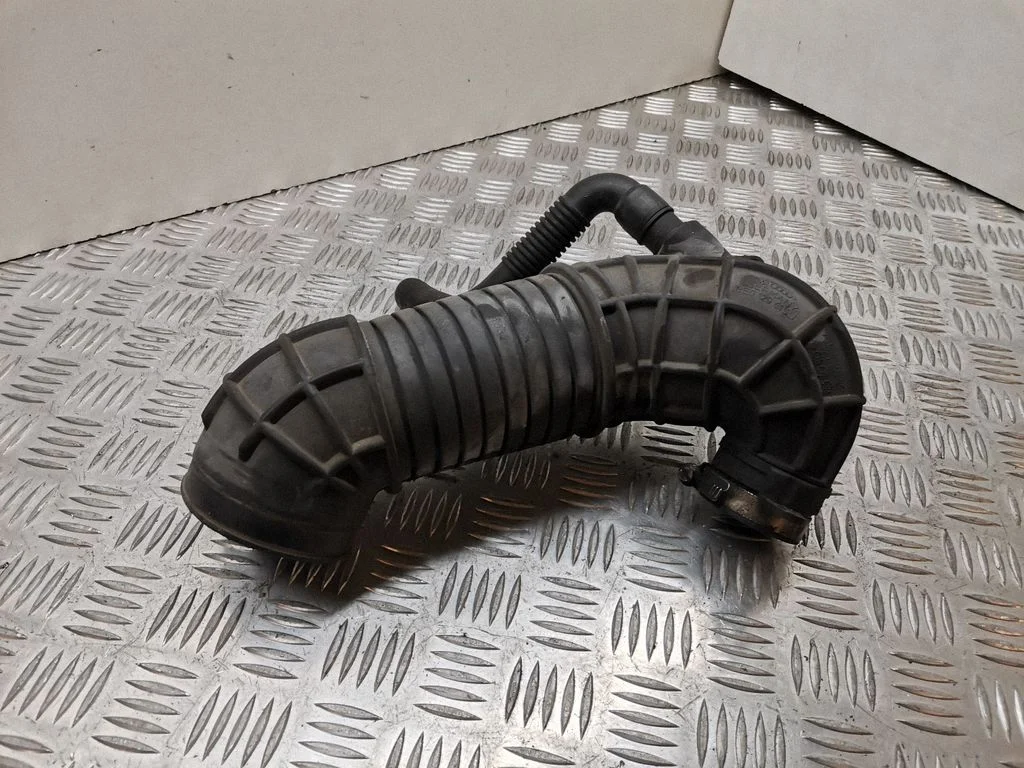Turbo air intake inlet pipe/hose 8E0129615J