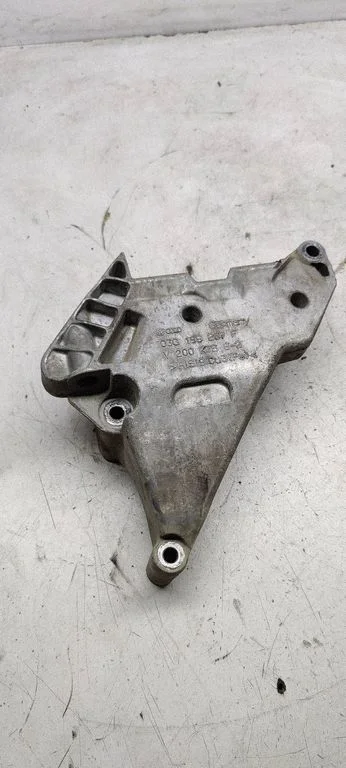 Engine mounting bracket – Seat Altea XL (2004-2015)