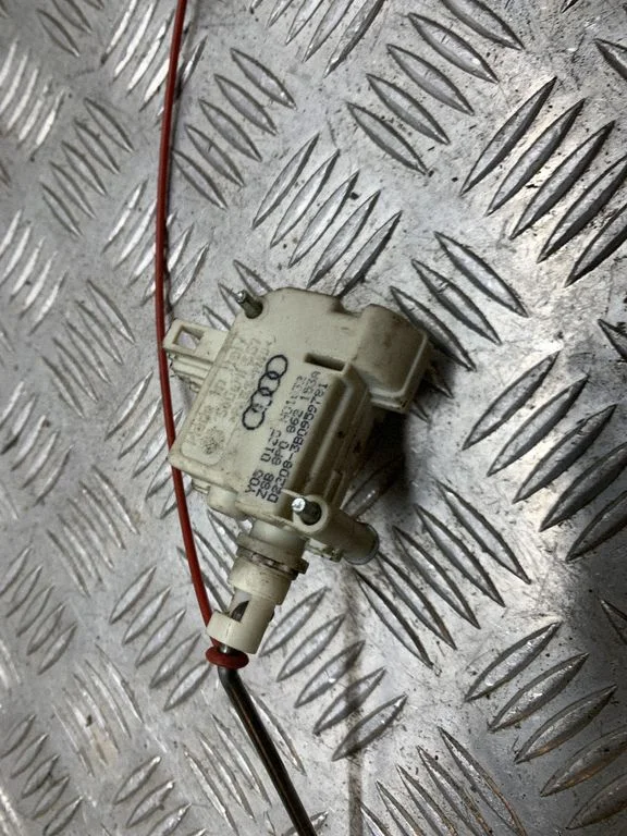 Fuel tank cap lock 8P0862153A