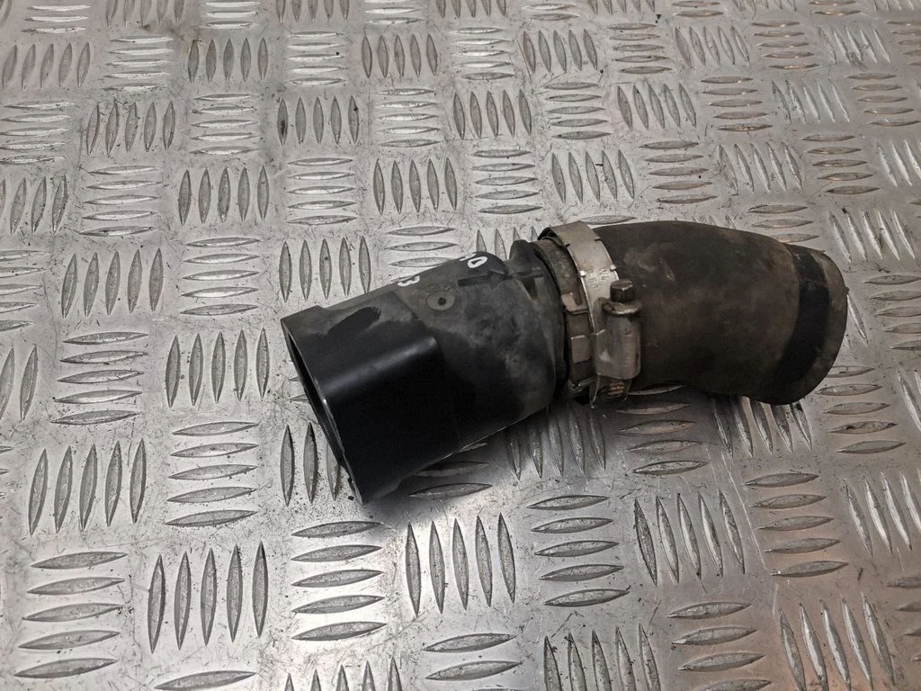 Turbo õhu sisselasketoru/ -voolik 03L131111G