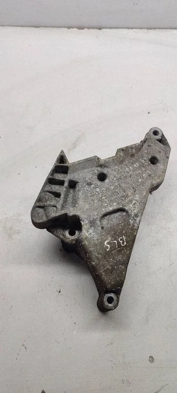 Engine mounting bracket – Volkswagen Caddy (2004-2010)