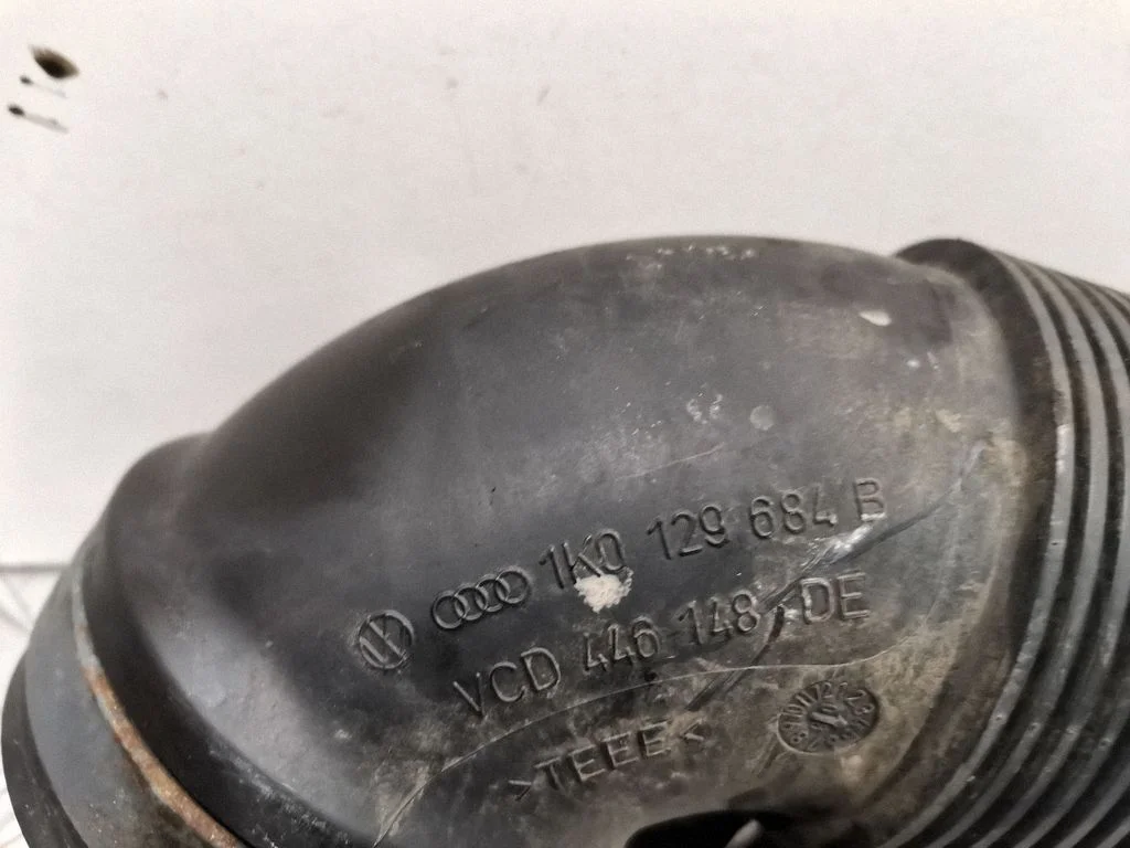 Turbo õhu sisselasketoru/ -voolik 1K0129684B