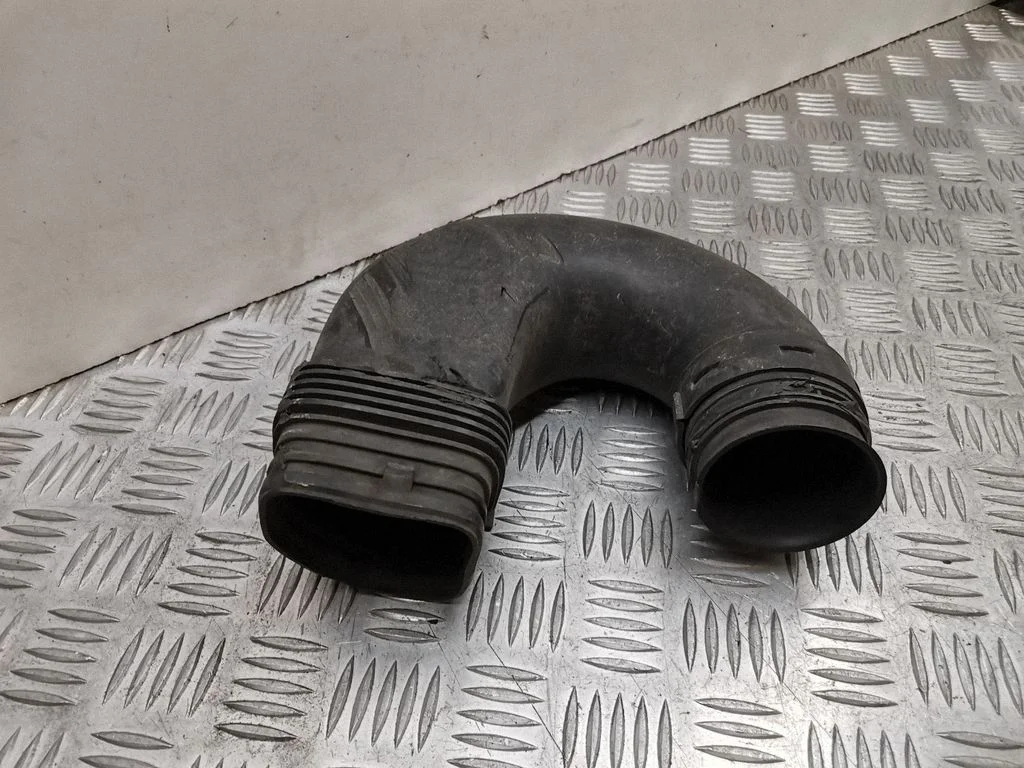 Gaisa caurule uz turbīnu 1K0129618AN