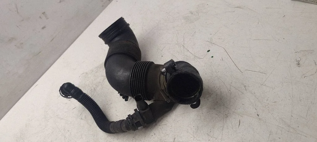 Air intake hose/pipe 3c0129654