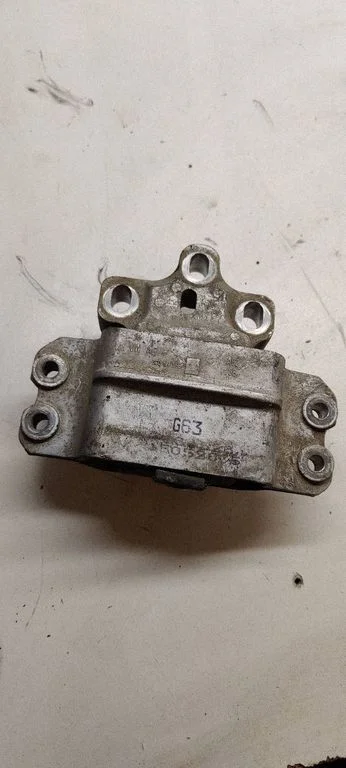Engine mount bracket 3C0199555aa