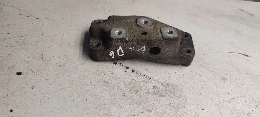 Engine mounting bracket 1k0199117