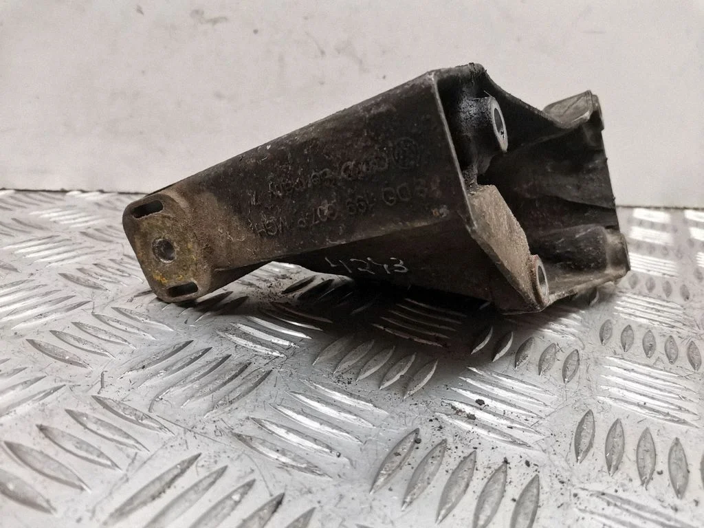 Engine mounting bracket 8D0199307P