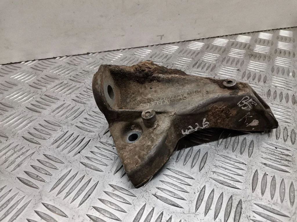 Engine mounting bracket 8D0399113AC
