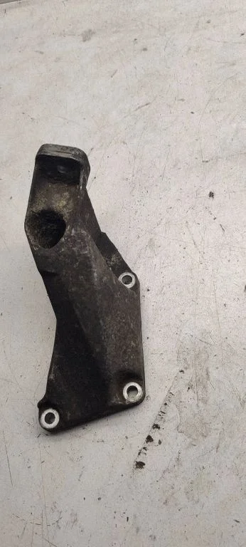 Engine mounting bracket 8D0199307P