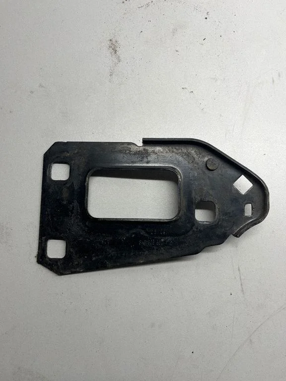 Engine mounting bracket – Audi A4 Allroad B8 (2008-2016)