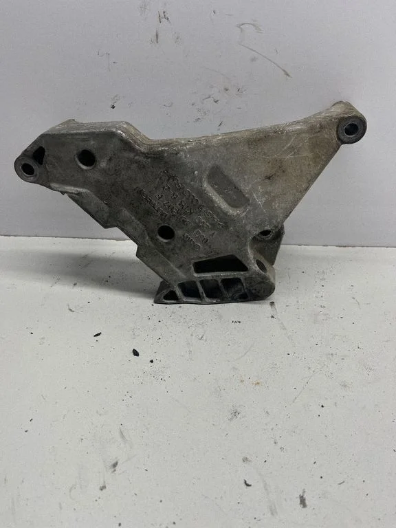 Mootori kinnituskronstein 03G199207F