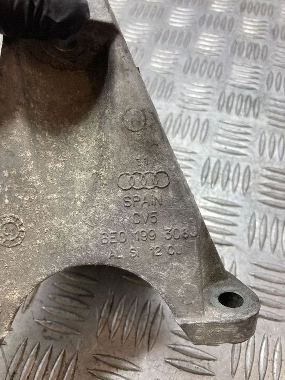 Engine mounting bracket 8E0199308J