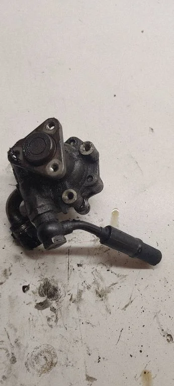 Roolivõimendi pump 800145177qe5