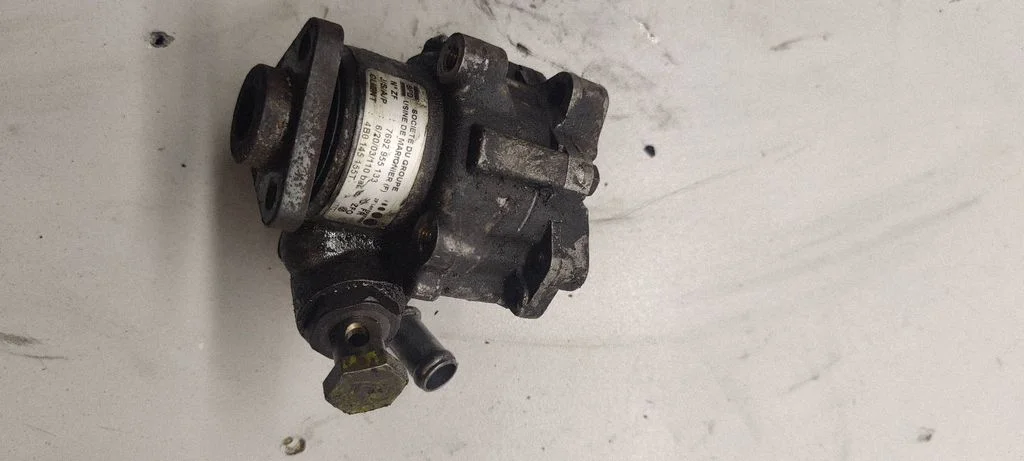 Roolivõimendi pump 4B0945105