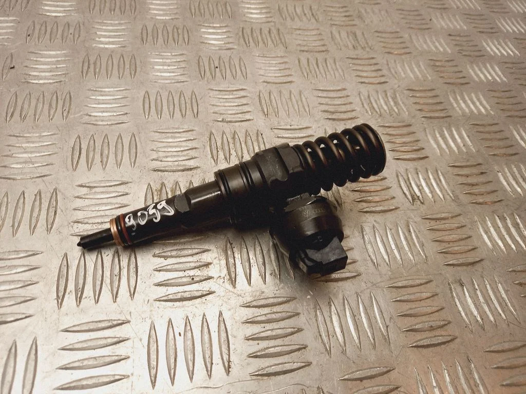 Fuel injector 038130073AG