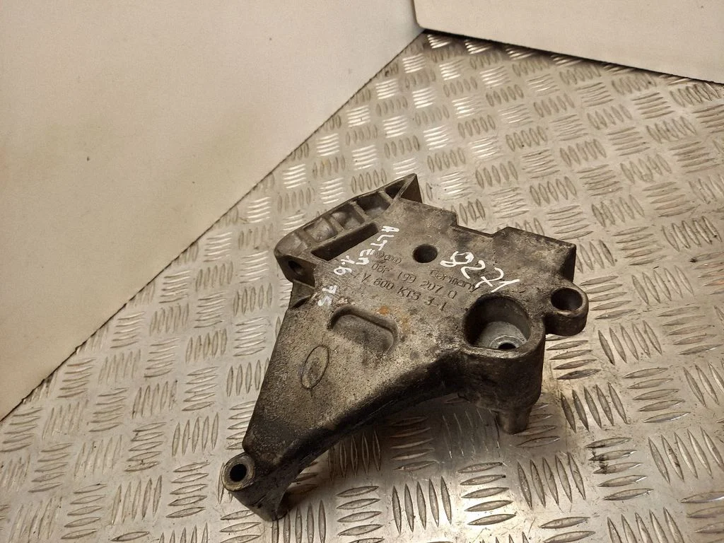 Engine mounting bracket 06F199207Q
