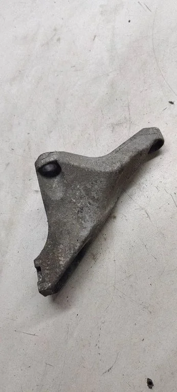 Engine mounting bracket – Audi A4 S4 B7 8E 8H (2005-2008)