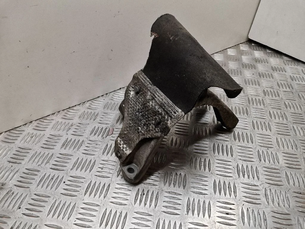 Engine mounting bracket 8K0199308