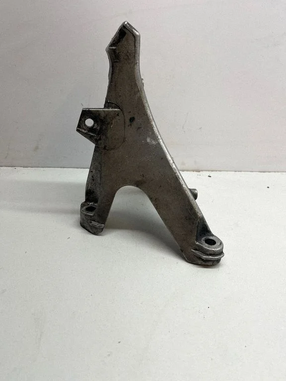 Engine mounting bracket – Audi A4 S4 B7 8E 8H (2005-2008)