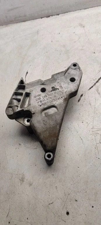Engine mounting bracket – Volkswagen Passat B6 (2005-2010)