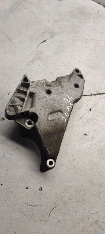 Engine mounting bracket 03G199207E