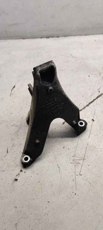 Engine mounting bracket 8e0199308af