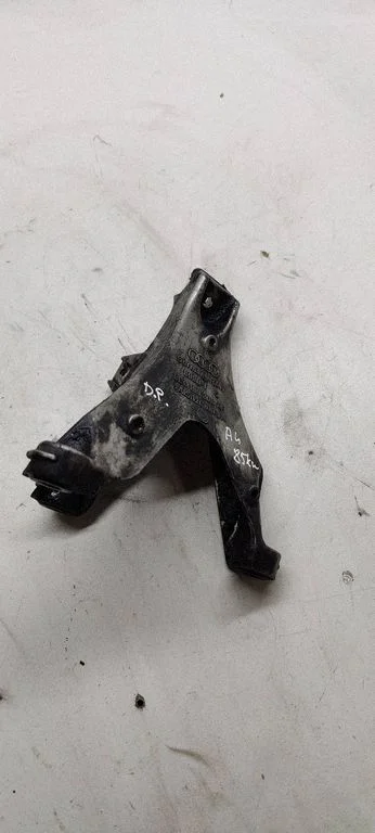 Engine mounting bracket 8E0199308AF