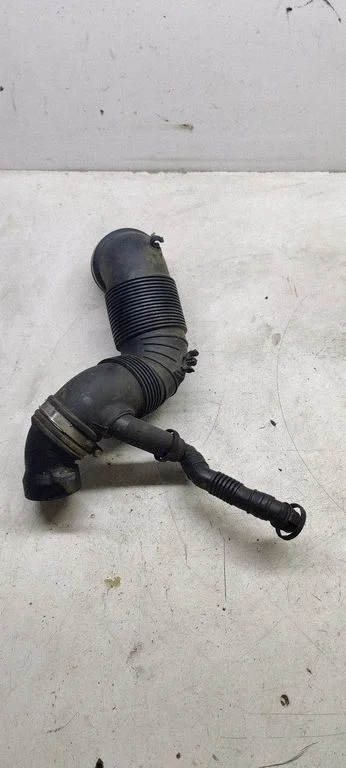 Air intake hose/pipe 3c0129654P
