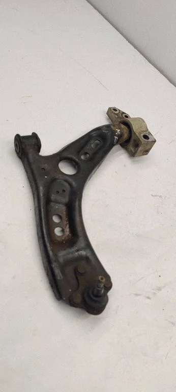 Front lower control arm/wishbone 1K0365C