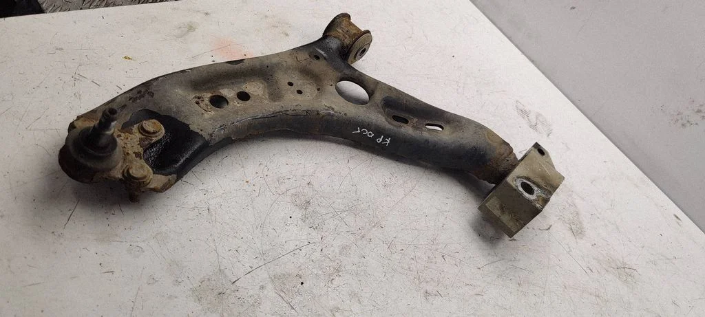 Front lower control arm/wishbone – front left