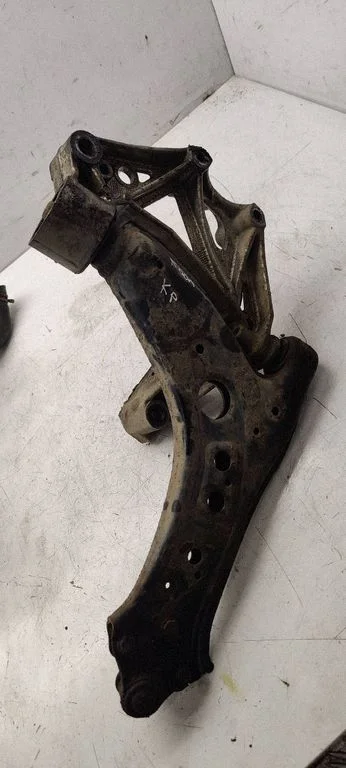 Front lower control arm/wishbone 6q0199293D
