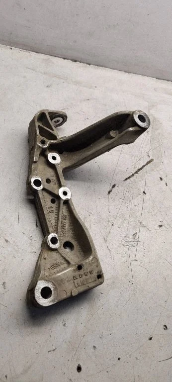 Front lower control arm/wishbone 1k0199296e
