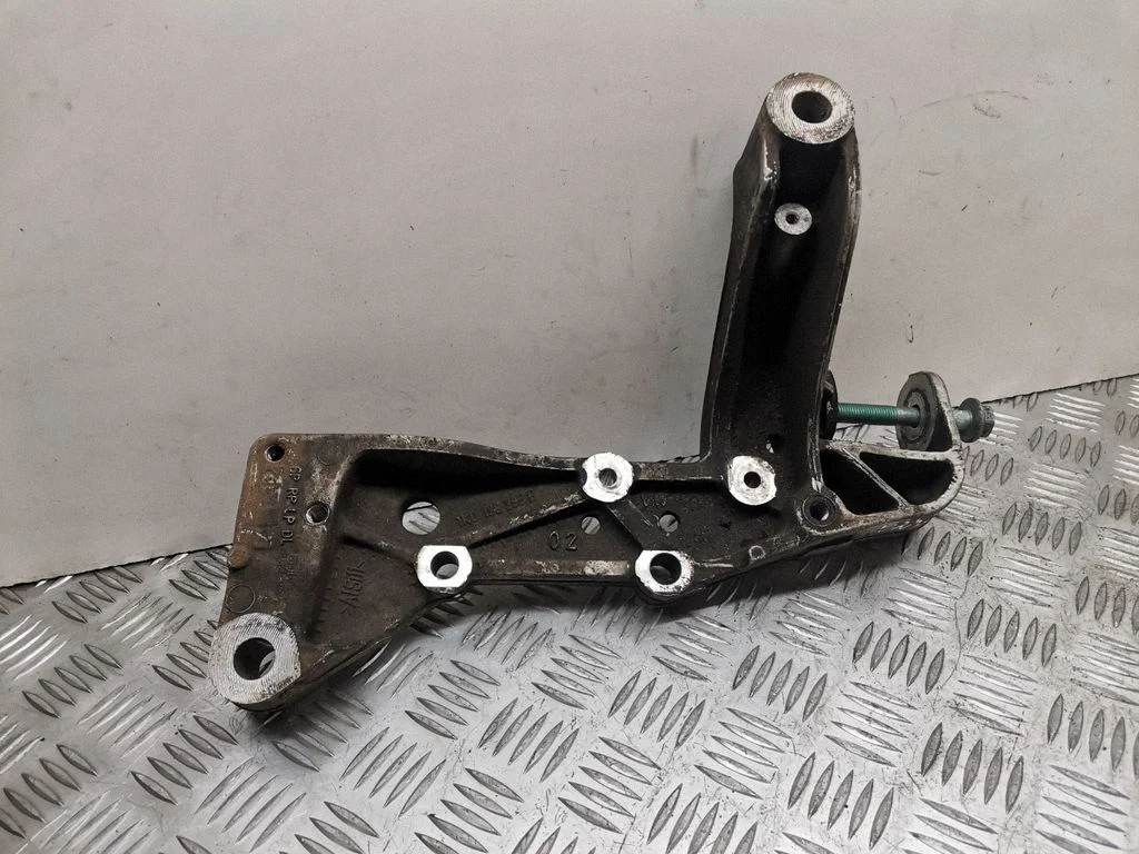 Front lower control arm/wishbone 1K0199295E