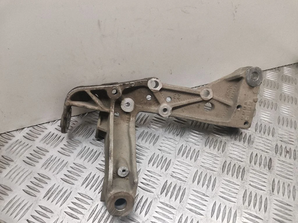 Front lower control arm/wishbone 1K0199295E