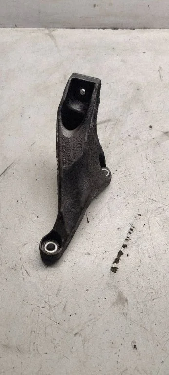 Engine mounting bracket – Audi A4 S4 B7 8E 8H (2005-2008)