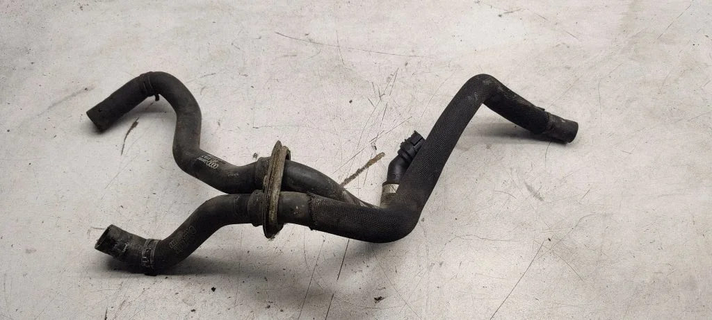 Engine coolant pipe/hose 8E2819350L