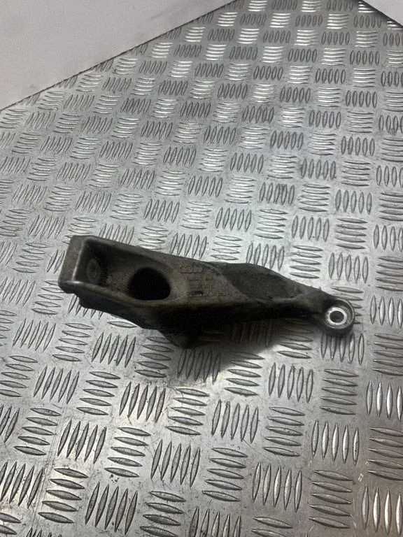 Engine mounting bracket – Audi A4 S4 B7 8E 8H (2005-2008)