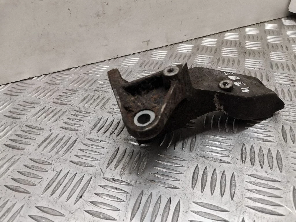 Gearbox mounting bracket 8D0399114AJ