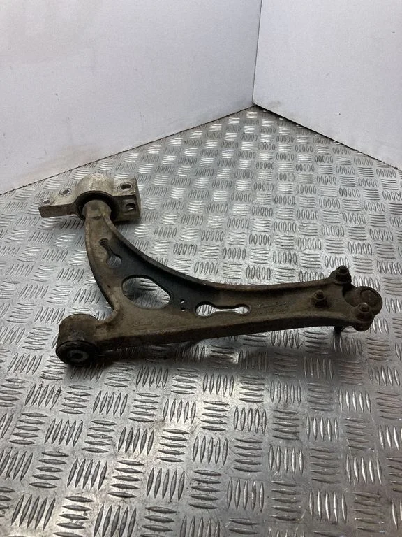 Front lower control arm/wishbone – right