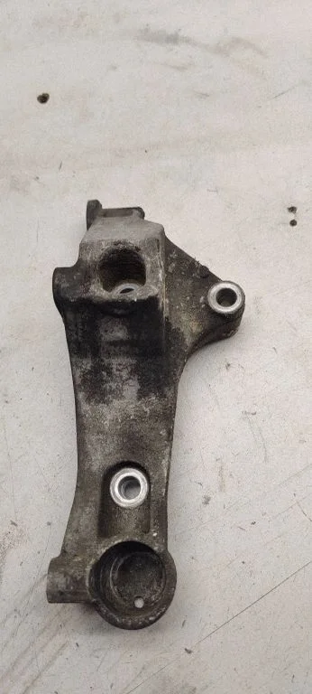 Generator/alternator bracket – Volkswagen Polo IV 9N3 (2005-2009)