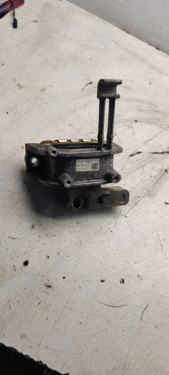 Dzinēja spilvens – Volkswagen Passat CC (2008-2016)