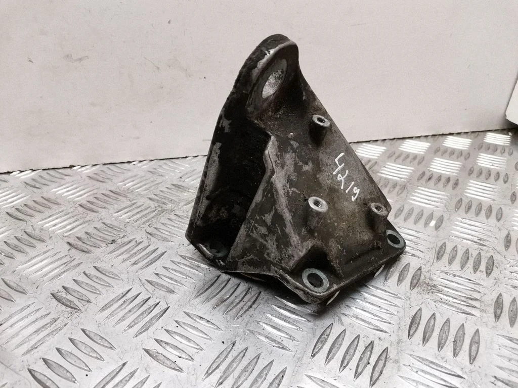 Gearbox mounting bracket 8D0399114AH