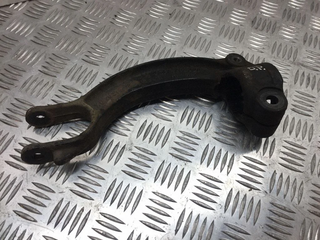 Front lower control arm/wishbone 8K413